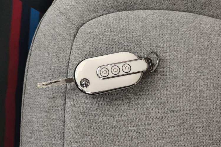 Used Wuling Hongguang MINIEV 2022 Macaron Premium Model – Lithium Iron Phosphate Vehicle Key