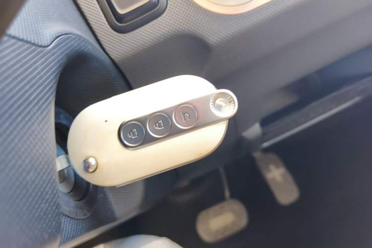 Used Wuling Hongguang MINIEV 2022 Macaron Premium Model – Lithium Iron Phosphate Vehicle Key