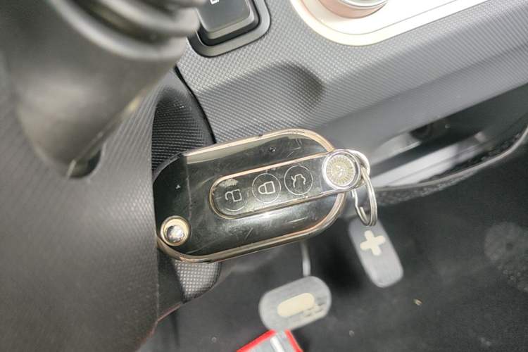 Used Wuling Hongguang MINIEV 2022 Macaron Fashion Model Lithium Iron Phosphate Vehicle Key