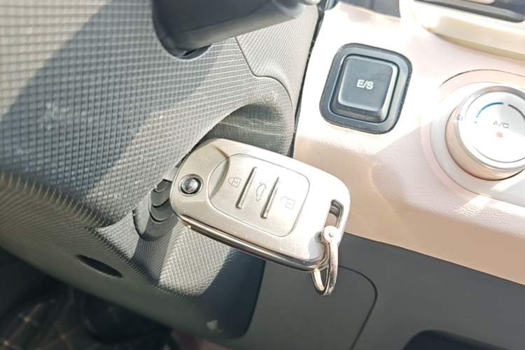 Used Wuling Hongguang MINIEV 2022 Macaron Fashion Model Lithium Iron Phosphate Vehicle Key