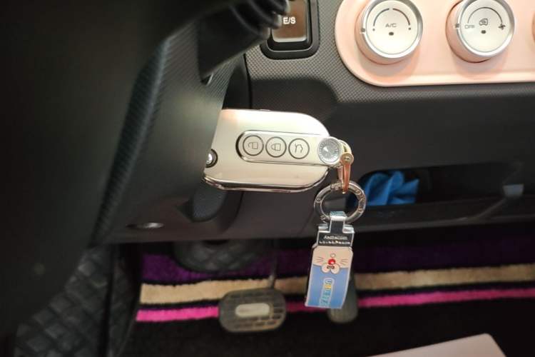 Used Wuling Hongguang MINIEV 2022 Macaron Fashion Model Lithium Iron Phosphate Vehicle Key