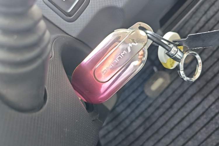 Used Wuling Hongguang MINIEV 2022 Macaron Premium Model – Lithium Iron Phosphate Vehicle Key
