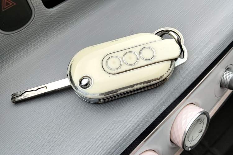 Used Wuling Hongguang MINIEV 2022 Macaron Premium Model – Lithium Iron Phosphate Vehicle Key
