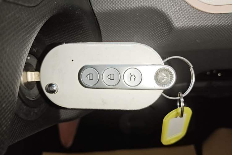 Used Wuling Hongguang MINIEV 2022 Macaron Premium Model – Lithium Ternary Battery Vehicle Key