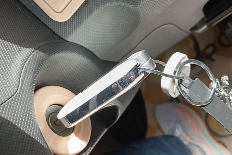 Used Wuling Hongguang MINIEV 2022 Macaron Premium Model – Lithium Iron Phosphate Vehicle Key