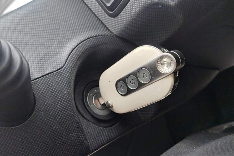 Used Wuling Hongguang MINIEV 2022 Macaron Premium Model – Lithium Iron Phosphate Vehicle Key