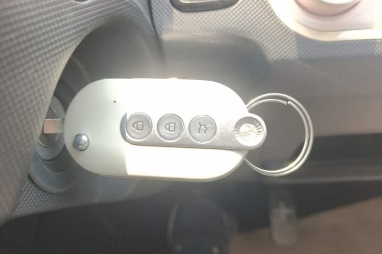 Used Wuling Hongguang MINIEV 2022 Macaron Premium Model – Lithium Iron Phosphate Vehicle Key