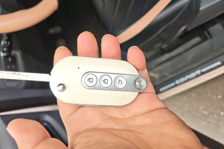 Used Wuling Hongguang MINIEV 2022 Macaron Fashion Edition Lithium-Nickel-Cobalt-Alpha-oxide Vehicle Key