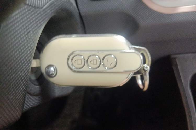 Used Wuling Hongguang MINIEV 2022 Macaron Premium Model – Lithium Iron Phosphate Vehicle Key