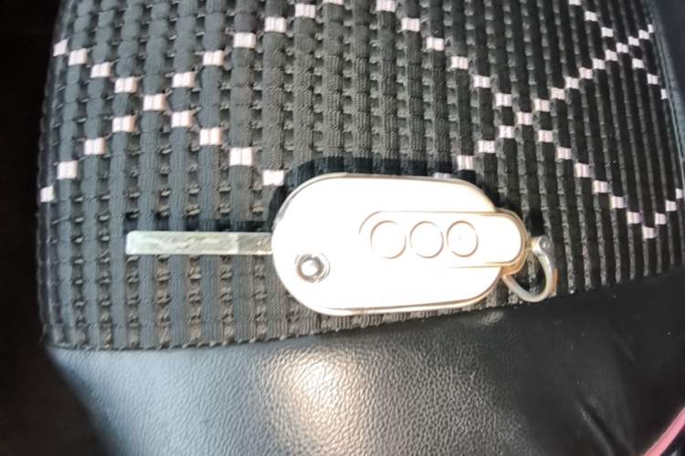 Used Wuling Hongguang MINIEV 2022 Macaron Premium Model – Lithium Ternary Battery Vehicle Key