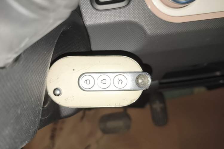 Used Wuling Hongguang MINIEV 2022 Macaron Premium Model – Lithium Ternary Battery Vehicle Key