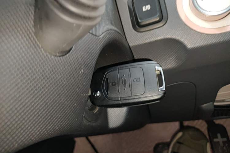 Used Wuling Hongguang MINIEV 2022 Macaron Fashion Model Lithium Iron Phosphate Vehicle Key