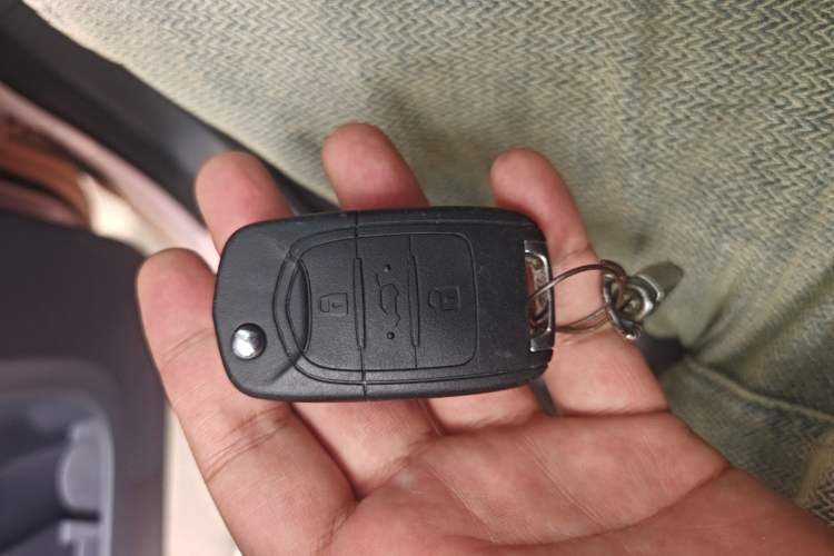 Used Wuling Hongguang MINIEV 2022 Macaron Premium Model – Lithium Iron Phosphate Vehicle Key