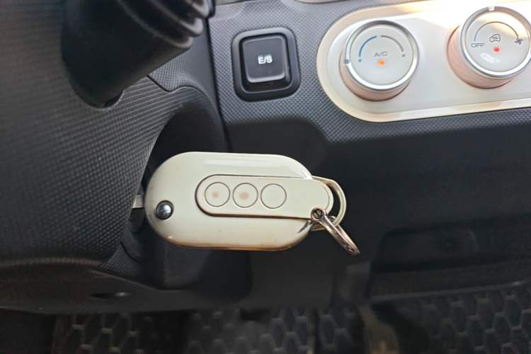 Used Wuling Hongguang MINIEV 2022 Macaron Premium Model – Lithium Iron Phosphate Vehicle Key