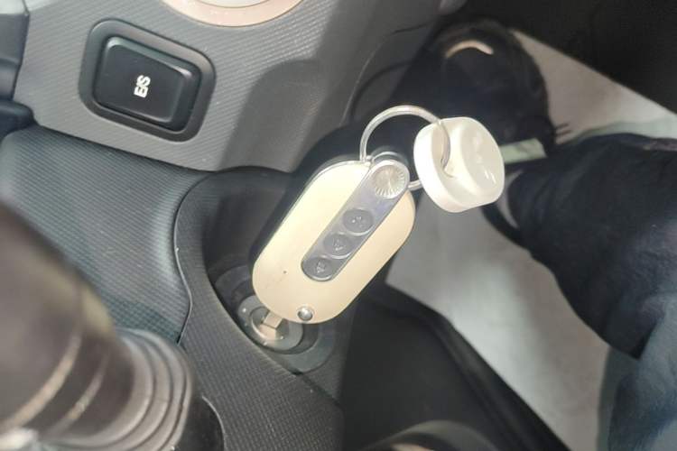 Used Wuling Hongguang MINIEV 2022 Macaron Premium Model – Lithium Iron Phosphate Vehicle Key