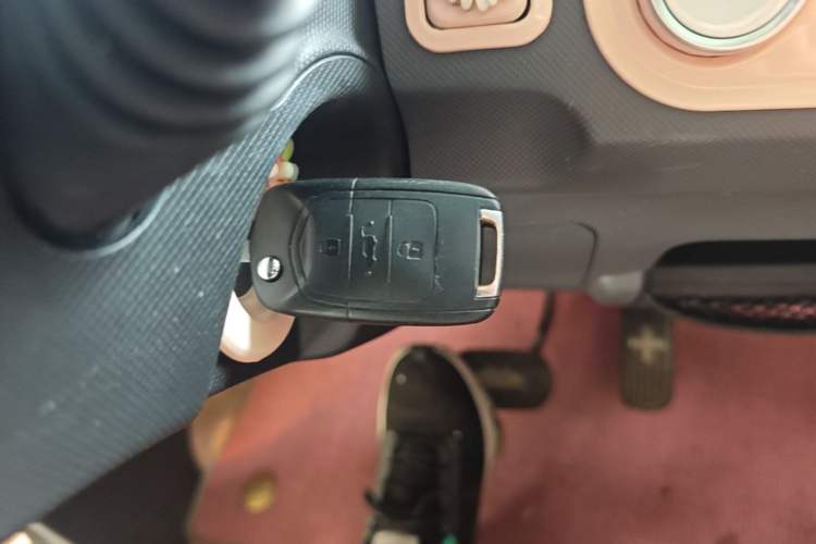 Used Wuling Hongguang MINIEV 2022 Macaron Fashion Model Lithium Iron Phosphate Vehicle Key