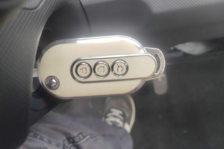 Used Wuling Hongguang MINIEV 2022 Macaron Premium Model – Lithium Iron Phosphate Vehicle Key