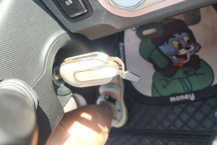 Used Wuling Hongguang MINIEV 2022 Macaron Premium Model – Lithium Ternary Battery Vehicle Key