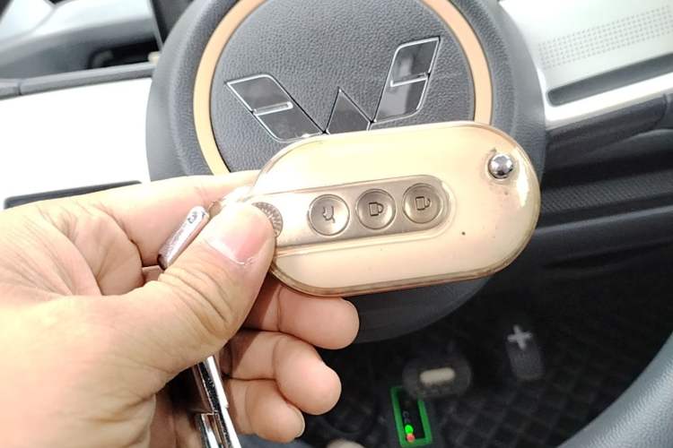 Used Wuling Hongguang MINIEV 2022 GAMEBOY 200km Gaming Edition with Lithium Iron Phosphate Vehicle Key