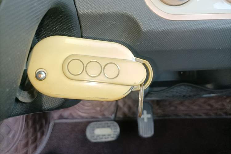 Used Wuling Hongguang MINIEV 2022 Macaron Premium Model – Lithium Ternary Battery Vehicle Key