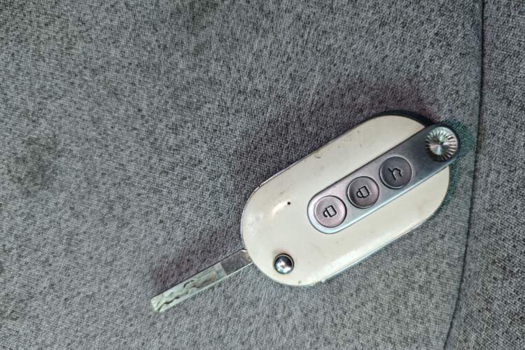 Used Wuling Hongguang MINIEV 2022 Macaron Fashion Model Lithium Iron Phosphate Vehicle Key