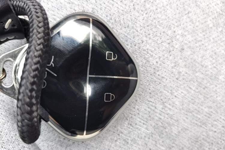 Used Wuling Hongguang MINIEV 2022 Macaron Premium Model – Lithium Iron Phosphate Vehicle Key