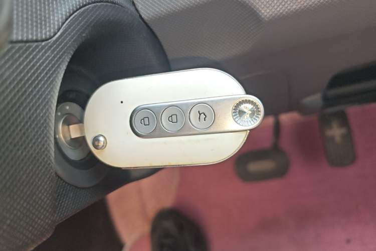 Used Wuling Hongguang MINIEV 2022 Macaron Premium Model – Lithium Iron Phosphate Vehicle Key
