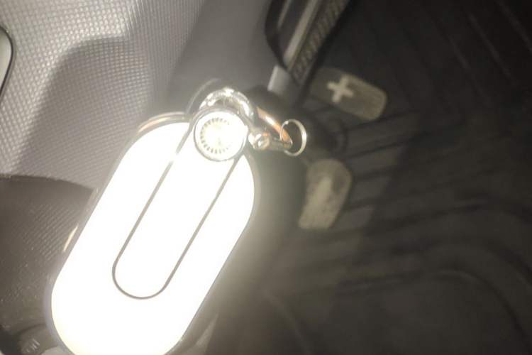 Used Wuling Hongguang MINIEV 2022 Macaron Premium Model – Lithium Iron Phosphate Vehicle Key