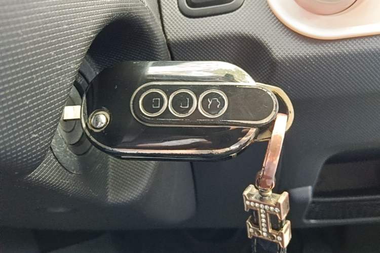 Used Wuling Hongguang MINIEV 2022 Macaron Premium Model – Lithium Iron Phosphate Vehicle Key