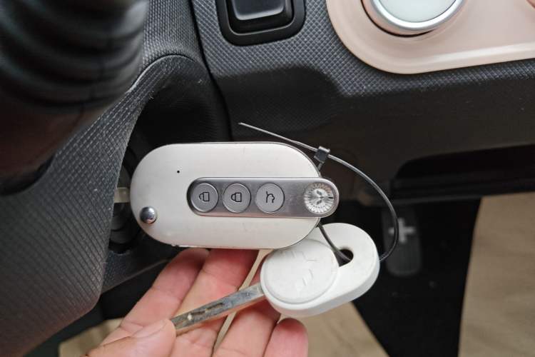 Used Wuling Hongguang MINIEV 2022 Macaron Premium Model – Lithium Ternary Battery Vehicle Key