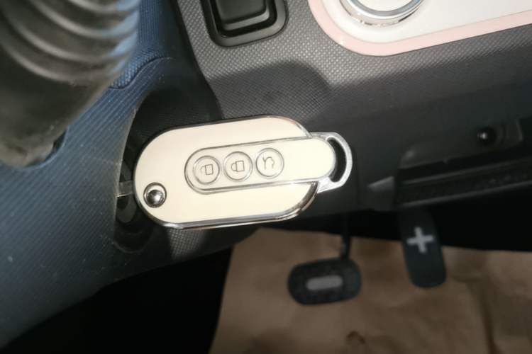 Used Wuling Hongguang MINIEV 2022 Macaron Premium Model – Lithium Iron Phosphate Vehicle Key