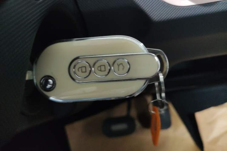 Used Wuling Hongguang MINIEV 2022 Macaron Premium Model – Lithium Ternary Battery Vehicle Key
