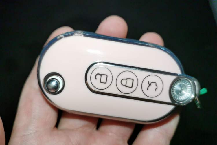 Used Wuling Hongguang MINIEV 2022 Macaron Premium Model – Lithium Iron Phosphate Vehicle Key