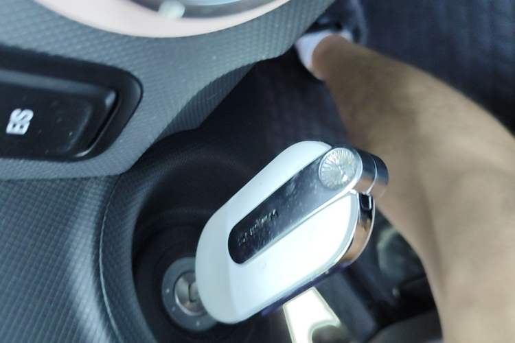 Used Wuling Hongguang MINIEV 2022 Macaron Premium Model – Lithium Iron Phosphate Vehicle Key