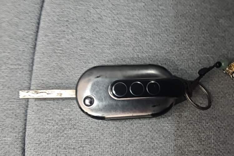 Used Wuling Hongguang MINIEV 2022 Macaron Premium Model – Lithium Iron Phosphate Vehicle Key