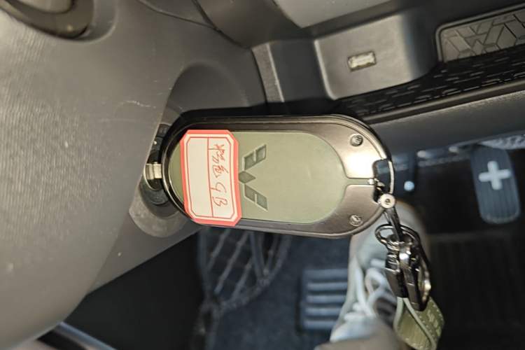 Used Wuling Hongguang MINIEV 2022 GAMEBOY 300km Enthusiast Model with Lithium Iron Phosphate Vehicle Key