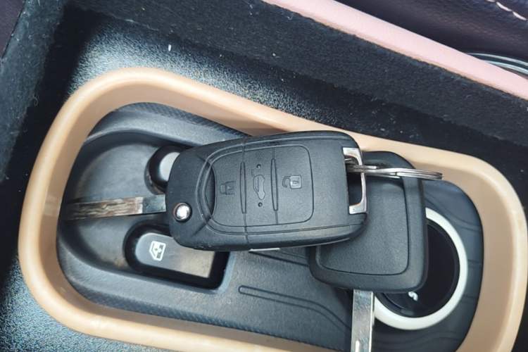Used Wuling Hongguang MINIEV 2022 Macaron Premium Model – Lithium Iron Phosphate Vehicle Key