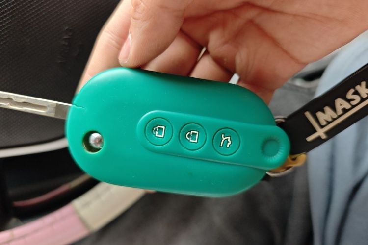 Used Wuling Hongguang MINIEV 2022 Macaron Premium Model – Lithium Iron Phosphate Vehicle Key