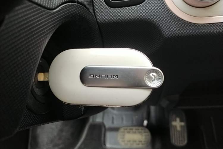 Used Wuling Hongguang MINIEV 2022 Macaron Premium Model – Lithium Iron Phosphate Vehicle Key