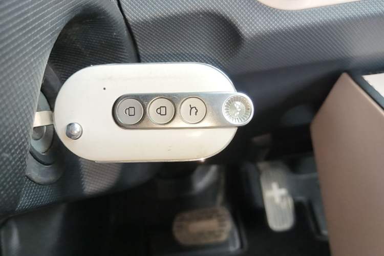 Used Wuling Hongguang MINIEV 2022 Macaron Premium Model – Lithium Ternary Battery Vehicle Key