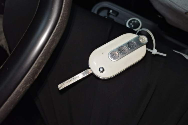 Used Wuling Hongguang MINIEV 2022 Macaron Premium Model – Lithium Iron Phosphate Vehicle Key