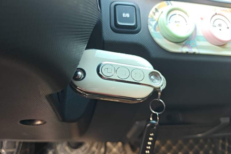 Used Wuling Hongguang MINIEV 2022 Macaron Premium Model – Lithium Iron Phosphate Vehicle Key