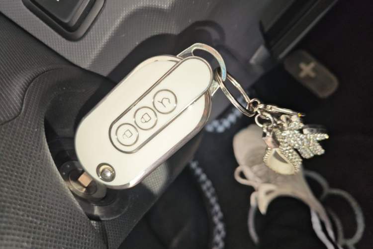 Used Wuling Hongguang MINIEV 2022 Macaron Premium Model – Lithium Iron Phosphate Vehicle Key
