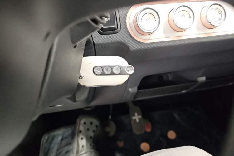 Used Wuling Hongguang MINIEV 2022 Macaron Premium Model – Lithium Ternary Battery Vehicle Key