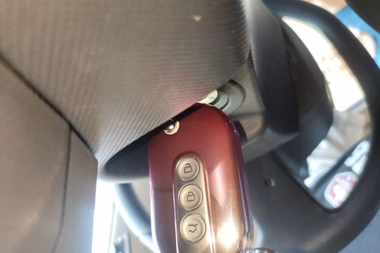 Used Wuling Hongguang MINIEV 2022 Macaron Premium Model – Lithium Iron Phosphate Vehicle Key