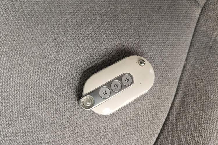 Used Wuling Hongguang MINIEV 2022 Macaron Fashion Edition Lithium-Nickel-Cobalt-Alpha-oxide Vehicle Key