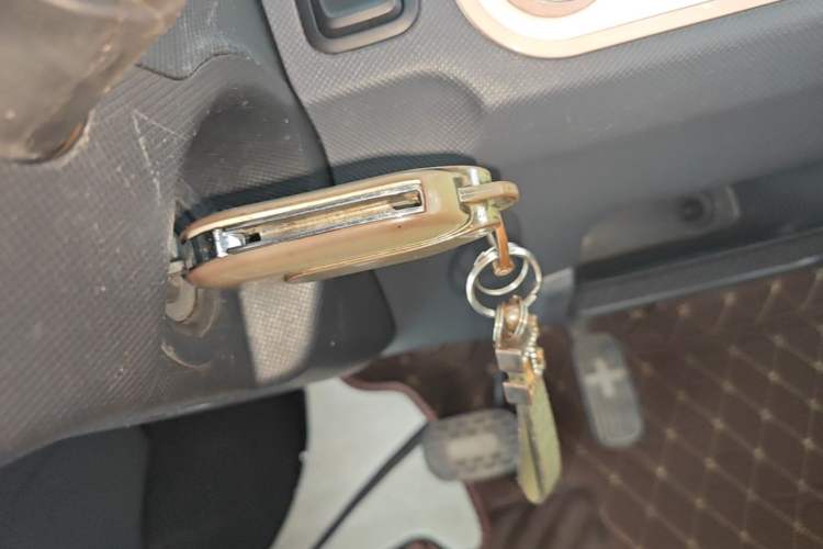 Used Wuling Hongguang MINIEV 2022 Macaron Fashion Model Lithium Iron Phosphate Vehicle Key