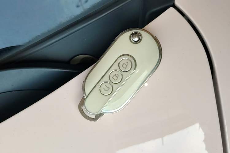 Used Wuling Hongguang MINIEV 2022 Macaron Premium Model – Lithium Iron Phosphate Vehicle Key