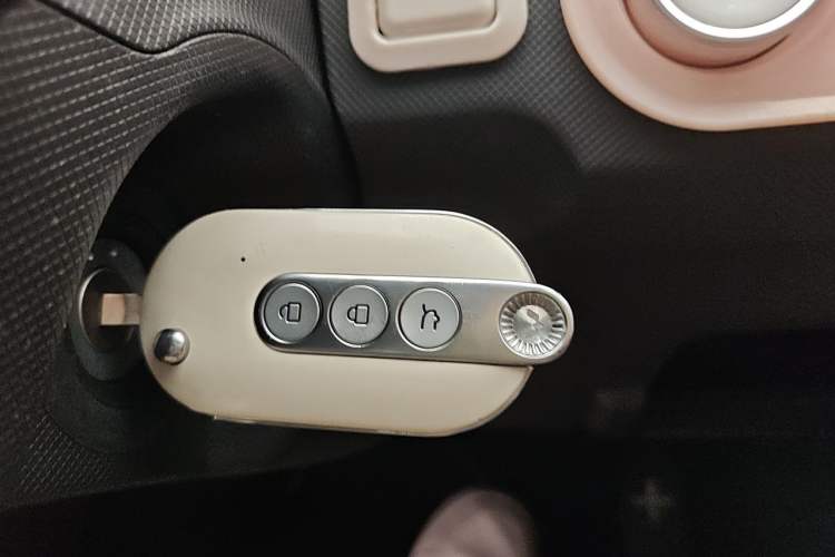 Used Wuling Hongguang MINIEV 2022 Macaron Fashion Edition Lithium-Nickel-Cobalt-Alpha-oxide Vehicle Key