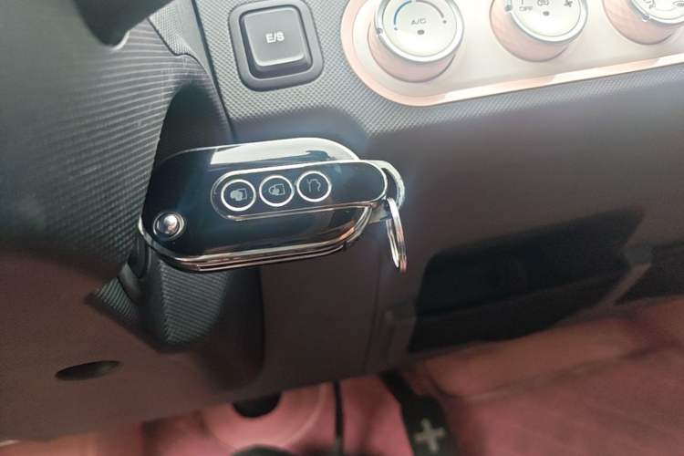 Used Wuling Hongguang MINIEV 2022 Macaron Fashion Model Lithium Iron Phosphate Vehicle Key